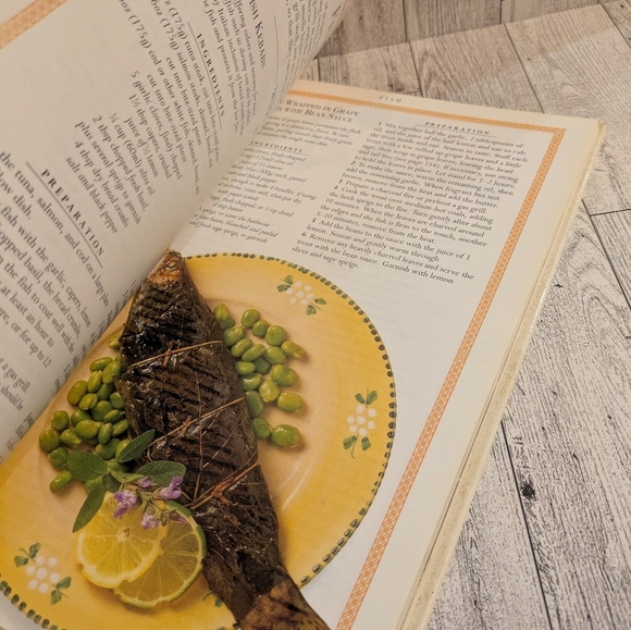 's Classic Barbecue and Grill Cookbook - White Cover - Picture 8 of 10